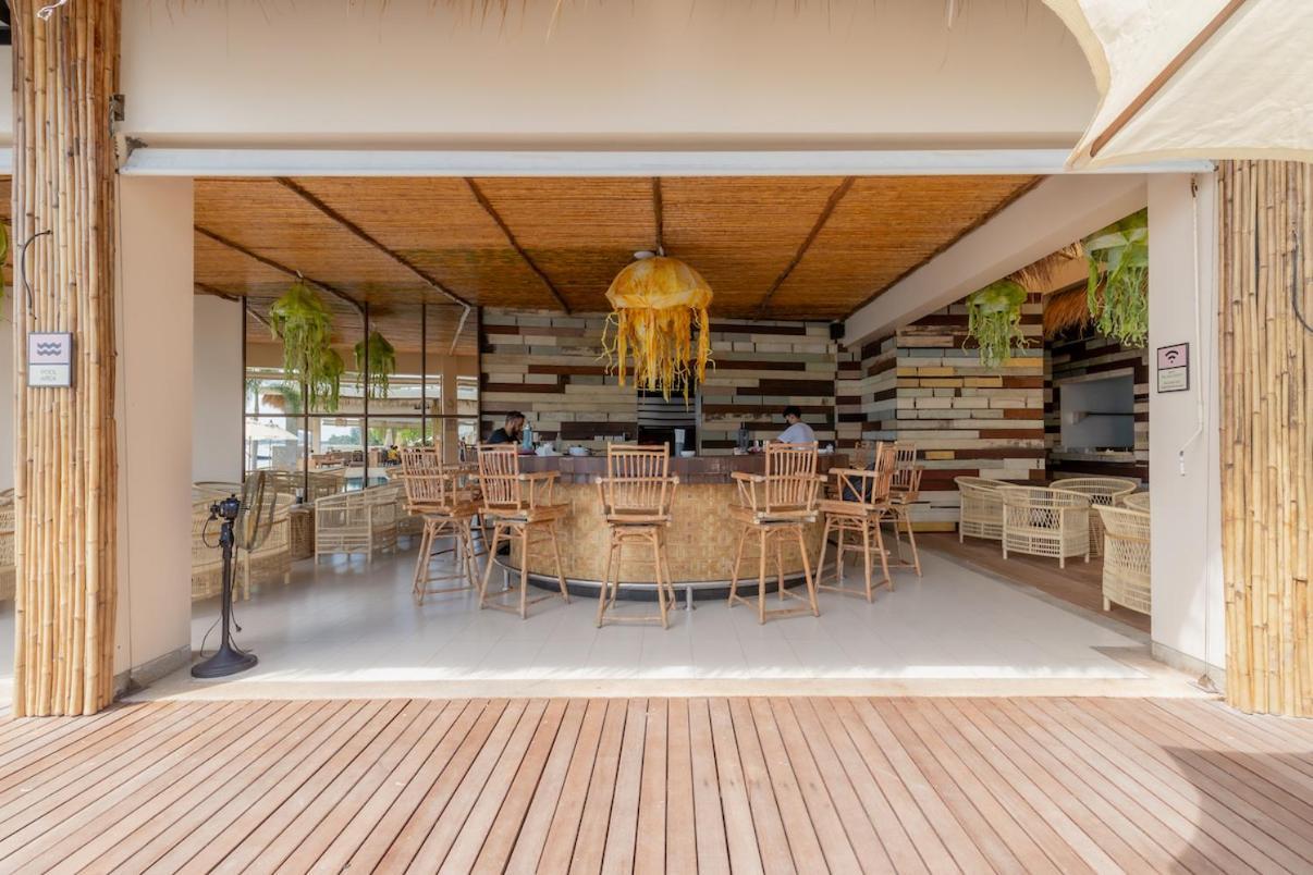 Poppy Beachfront Residence Rawai Chambre photo