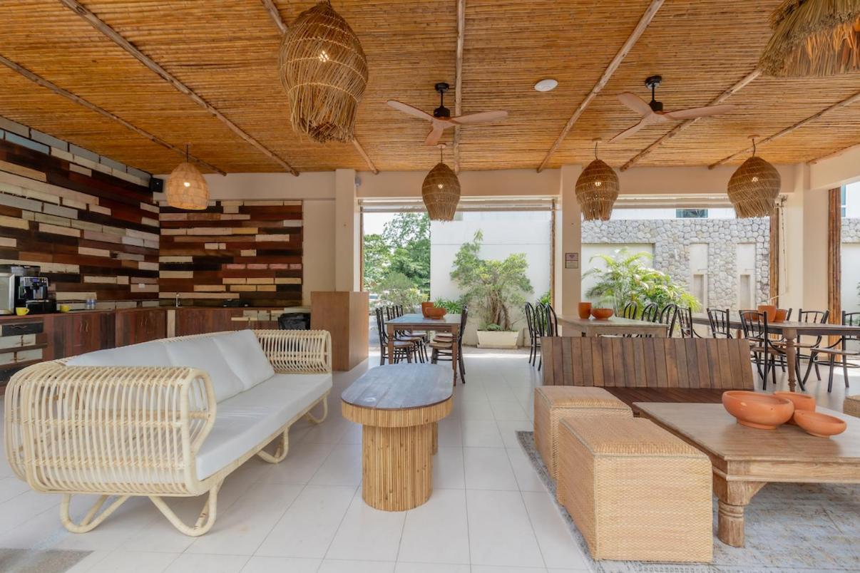Poppy Beachfront Residence Rawai Chambre photo
