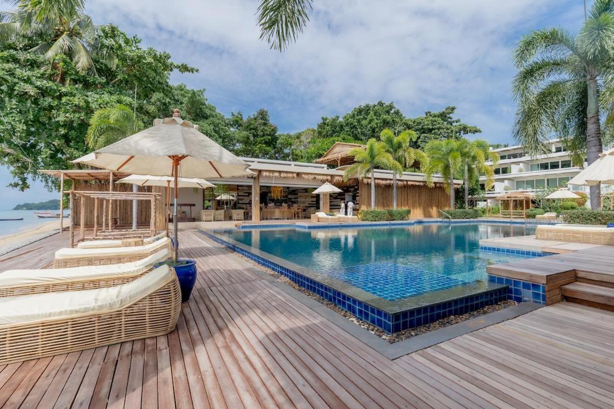 Poppy Beachfront Residence Rawai Chambre photo